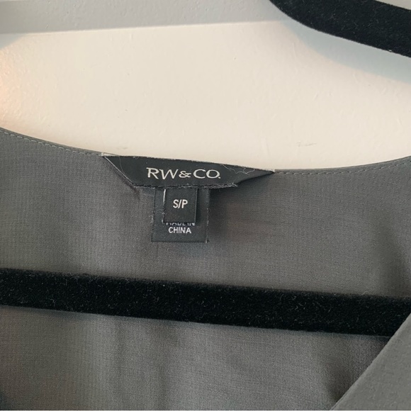 RW&Co pullover vneck blouse - Picture 2 of 2